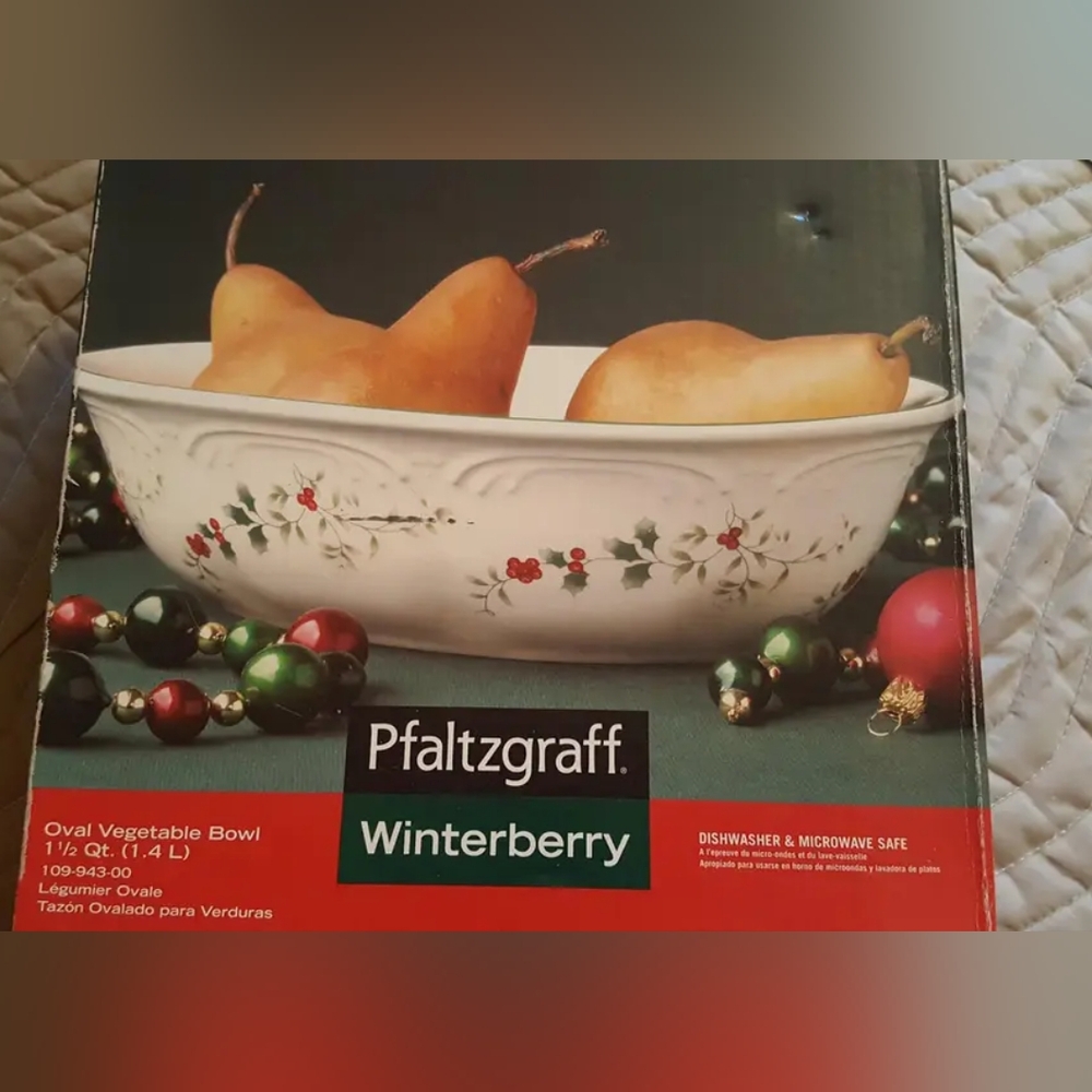 NIB Pfalzgraff Winterberry Oval Vegetable Bowl